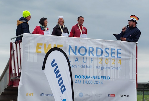 Dirk Siegerehrung Bühne