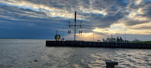 Sonnenuntergang am Hafen